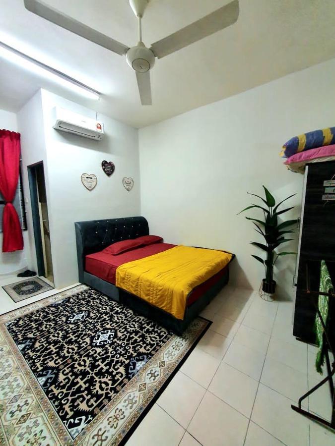 Lh Alisha Homestay Wangsa Mewangi Gua Musang Exterior foto